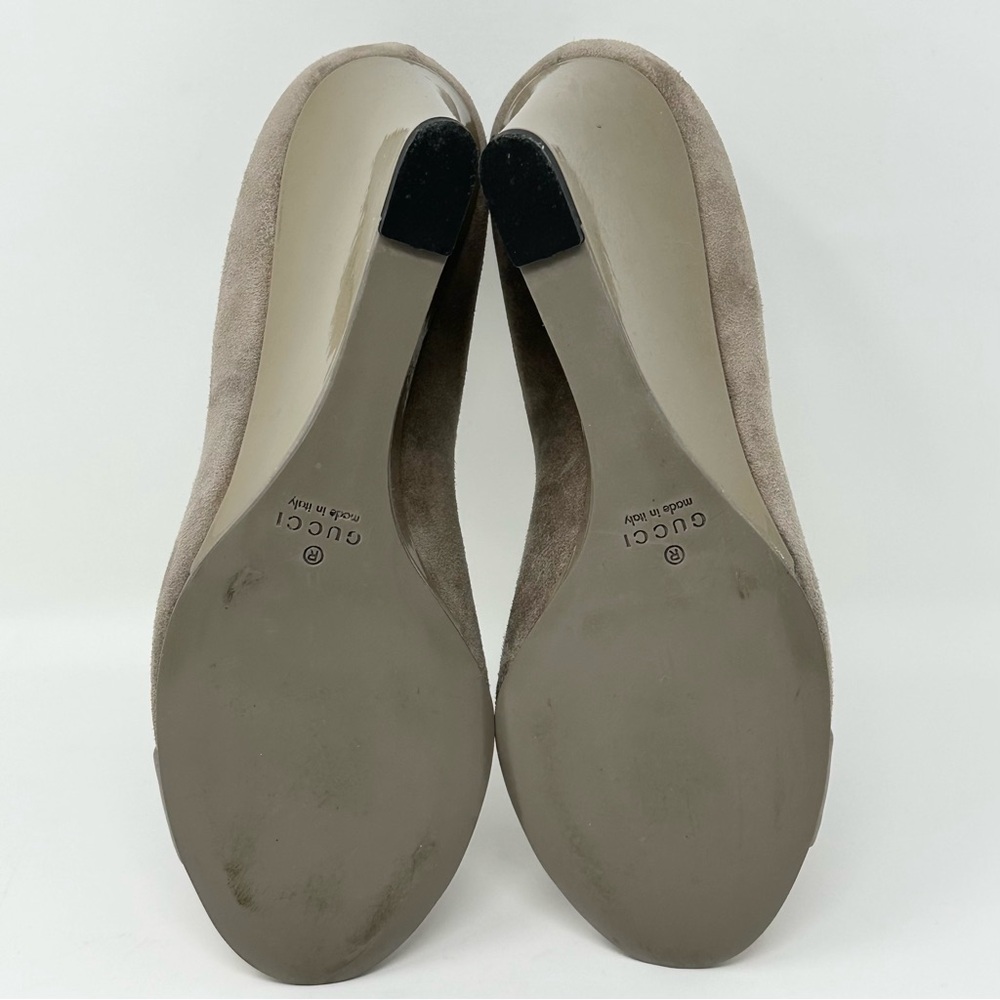 GUCCI Horsebit Accent Suede Wedge Pumps Heels Taupe Womens 35 5 - Picture 7 of 14